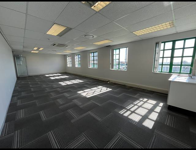 74M² OFFICE TO LET IN CLAREMONT